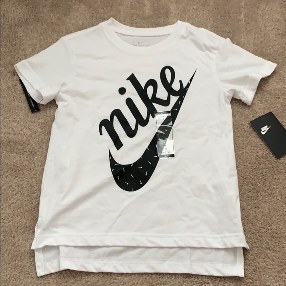 Girls Nike tee